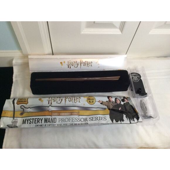 NEW HARRY POTTER MYSTERY WAND PROFESSOR SERIES FILIUS FLITWICK - Picture 1 of 6